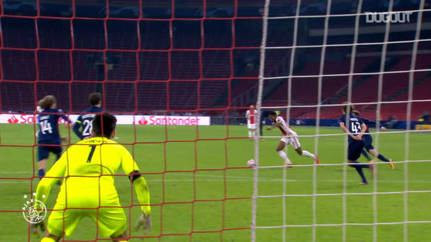 Gravenberch's sensational curling effort helps Ajax beat FC Midtjylland